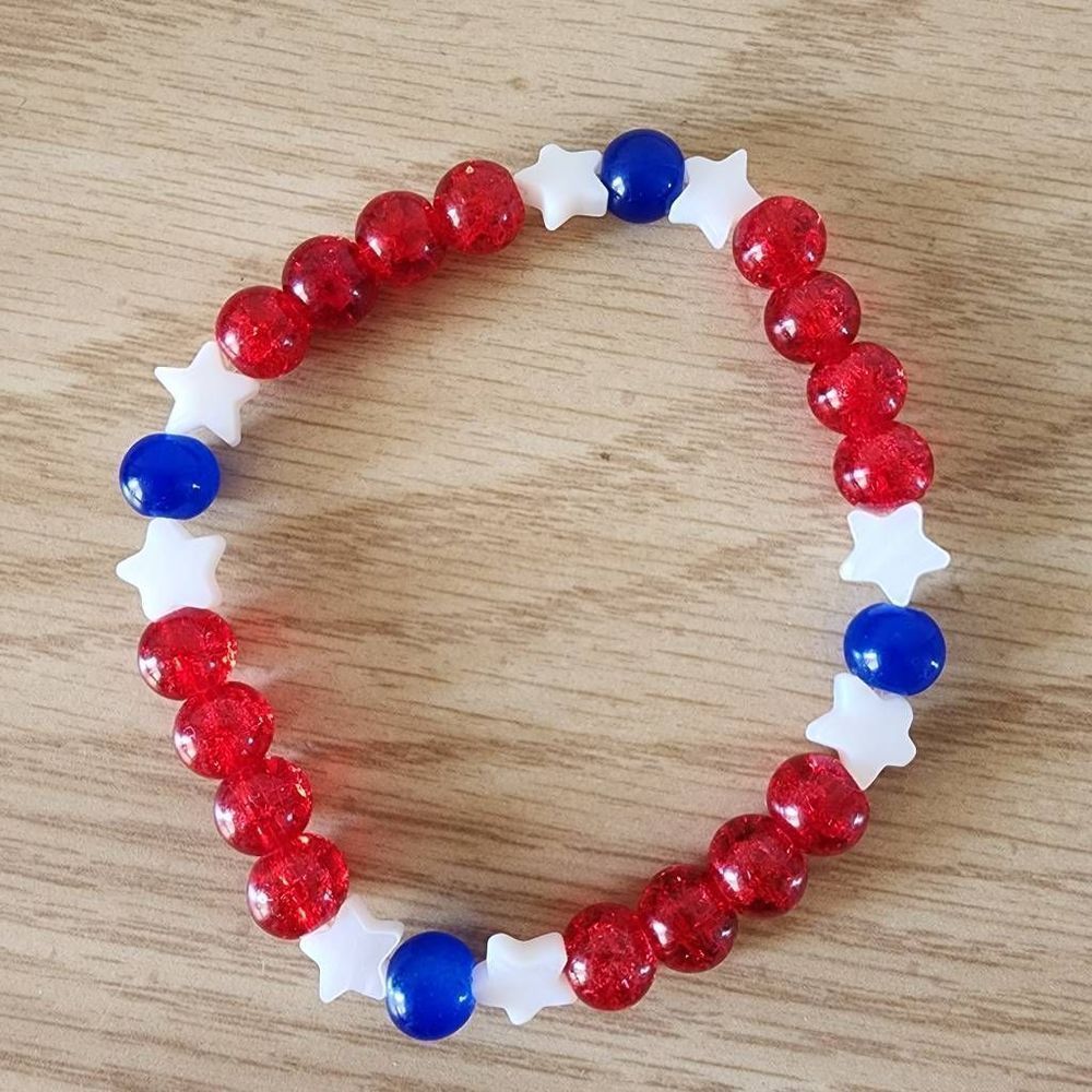Patriotic Red White and Blue Beaded Bracelet Size 7.75 in.